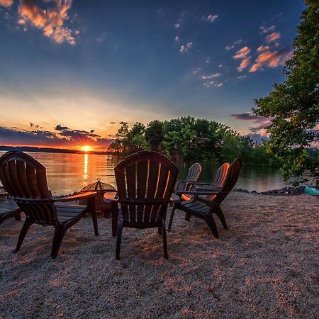 Lake Norman Hideaway ムアズビル エクステリア 写真